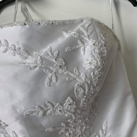 Wedding Dress - Picture 3 of 9